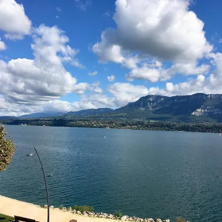 Pieds Dans L'eau Au Du Bourget Daire