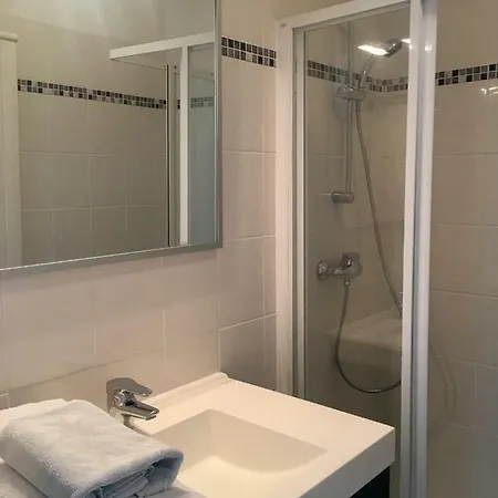 Pieds Dans L'eau Au Du Bourget Apartment *